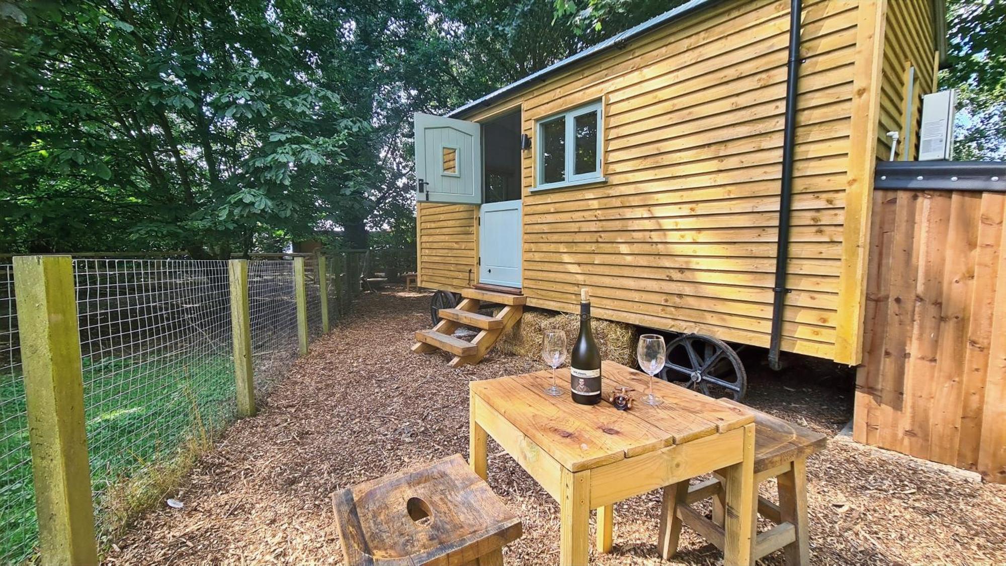 Horsley Hale Farm Glamping Hotel อีลี ภายนอก รูปภาพ