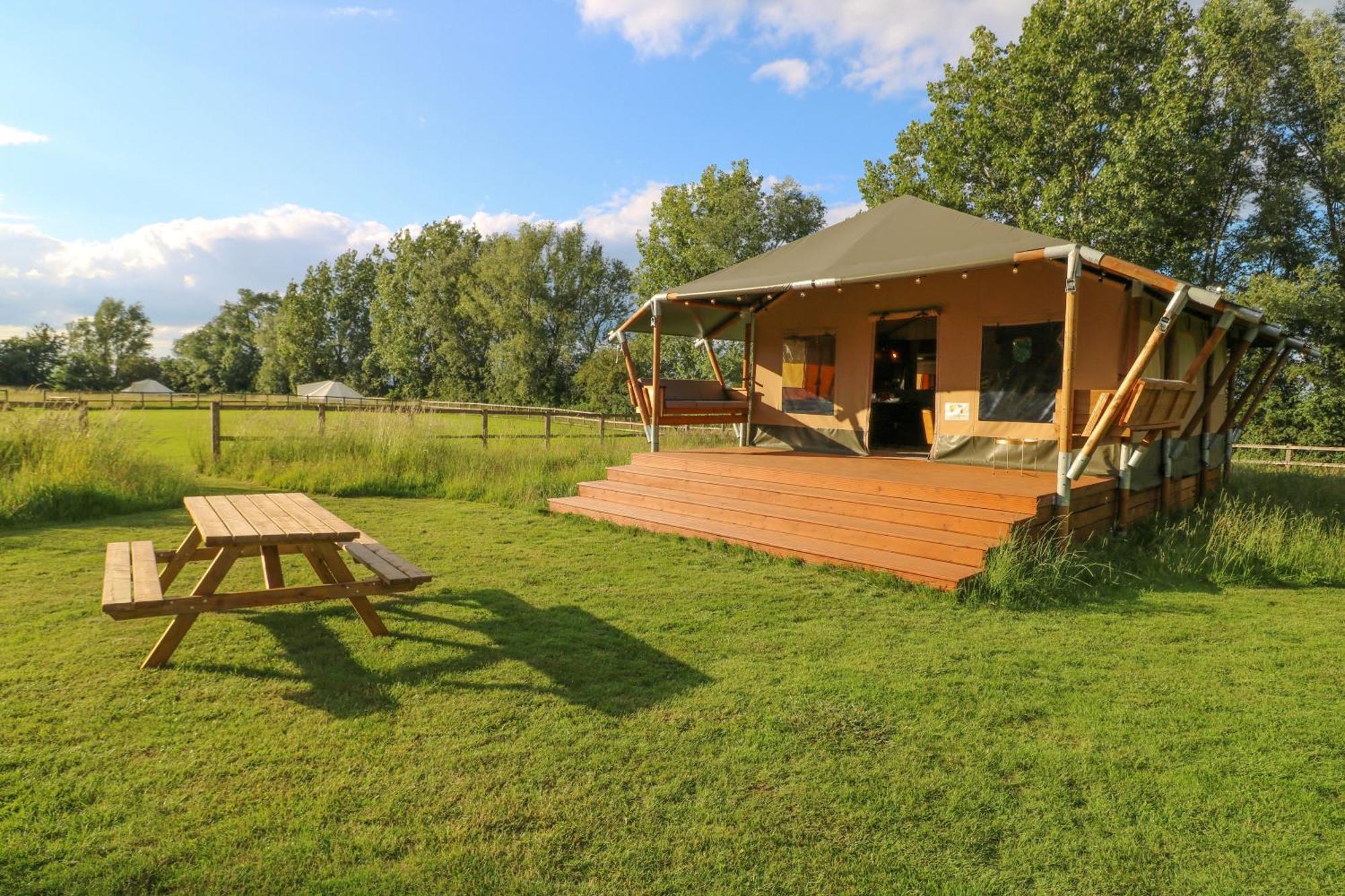 Horsley Hale Farm Glamping Hotel อีลี ห้อง รูปภาพ